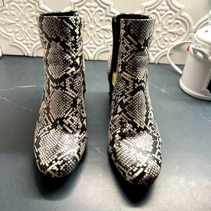 Anne Klein faux snake print ankle boot size 9